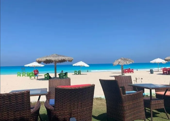 شاليه ارضى بحديقه بقريه ديمورا بالساحل الشمالي كيلو ٧٥