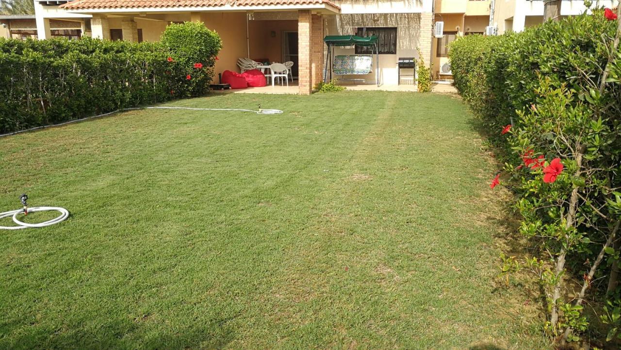 ارضى بحديقه بقريه ديمورا بالساحل الشمالي كيلو ٧٥ Chalet *